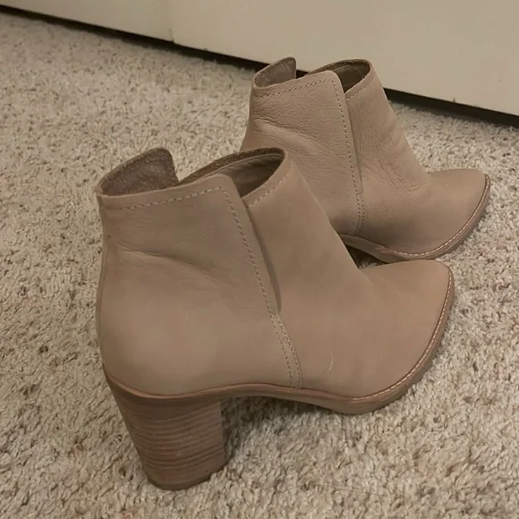 Dolce vita light tan ankle boots size 7.5